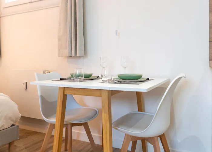 Le Petit Colbert Yourhosthelper *